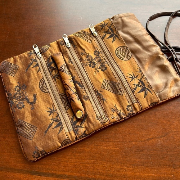 Red blossom jewelry roll for travel 4 compartments and ring holder roll tie & go - Picture 1 of 10